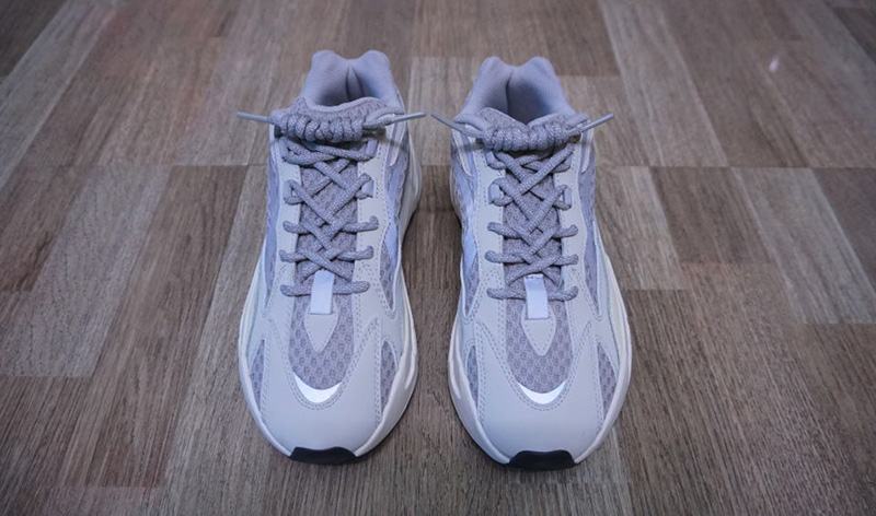 Cách thắt dây giày Yeezy 700 cực phong cách