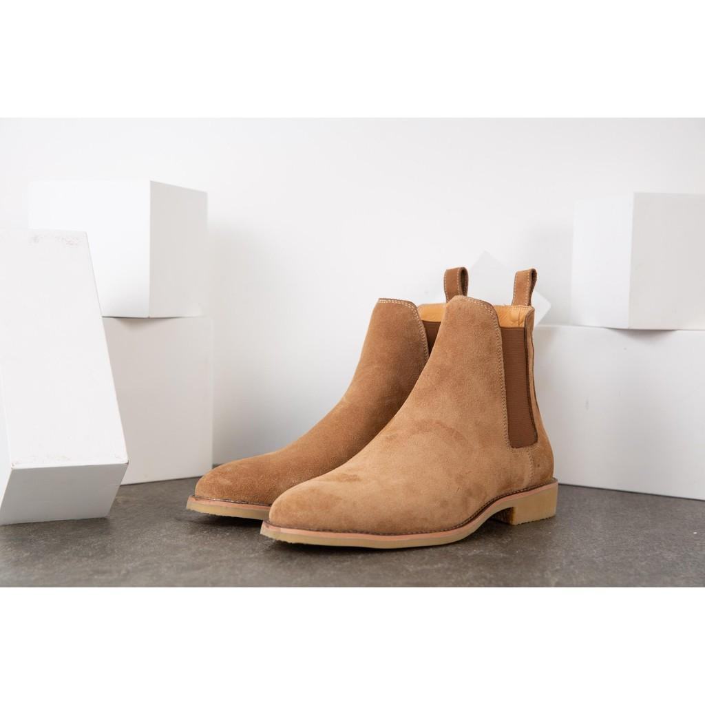 Cách chọn size Chelsea Boots nam chuẩn nhất là thử trực tiếp lên chân