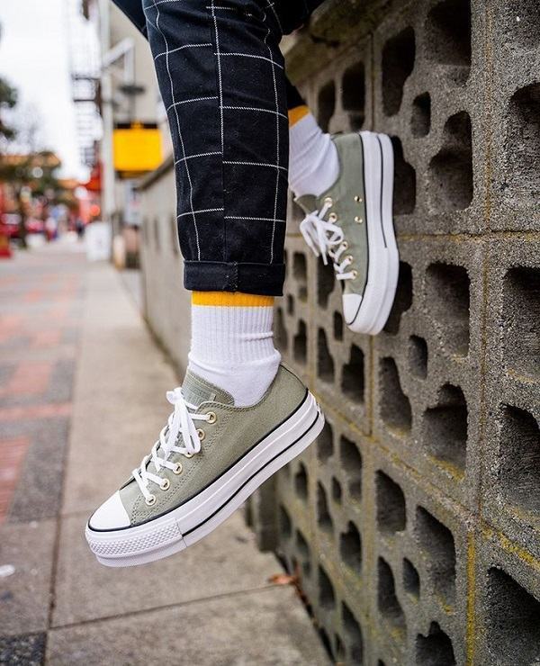 Mua giày Vans hay Converse tùy thuộc vào sở thích và điều kiện kinh tế mỗi người