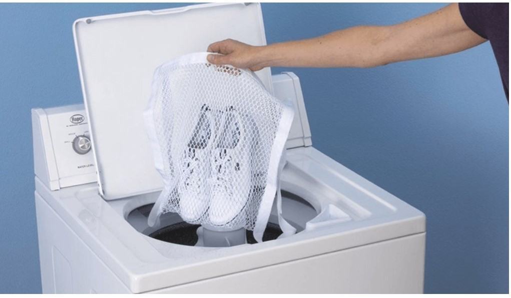 Giặt giày bằng máy giặt có bị hư không